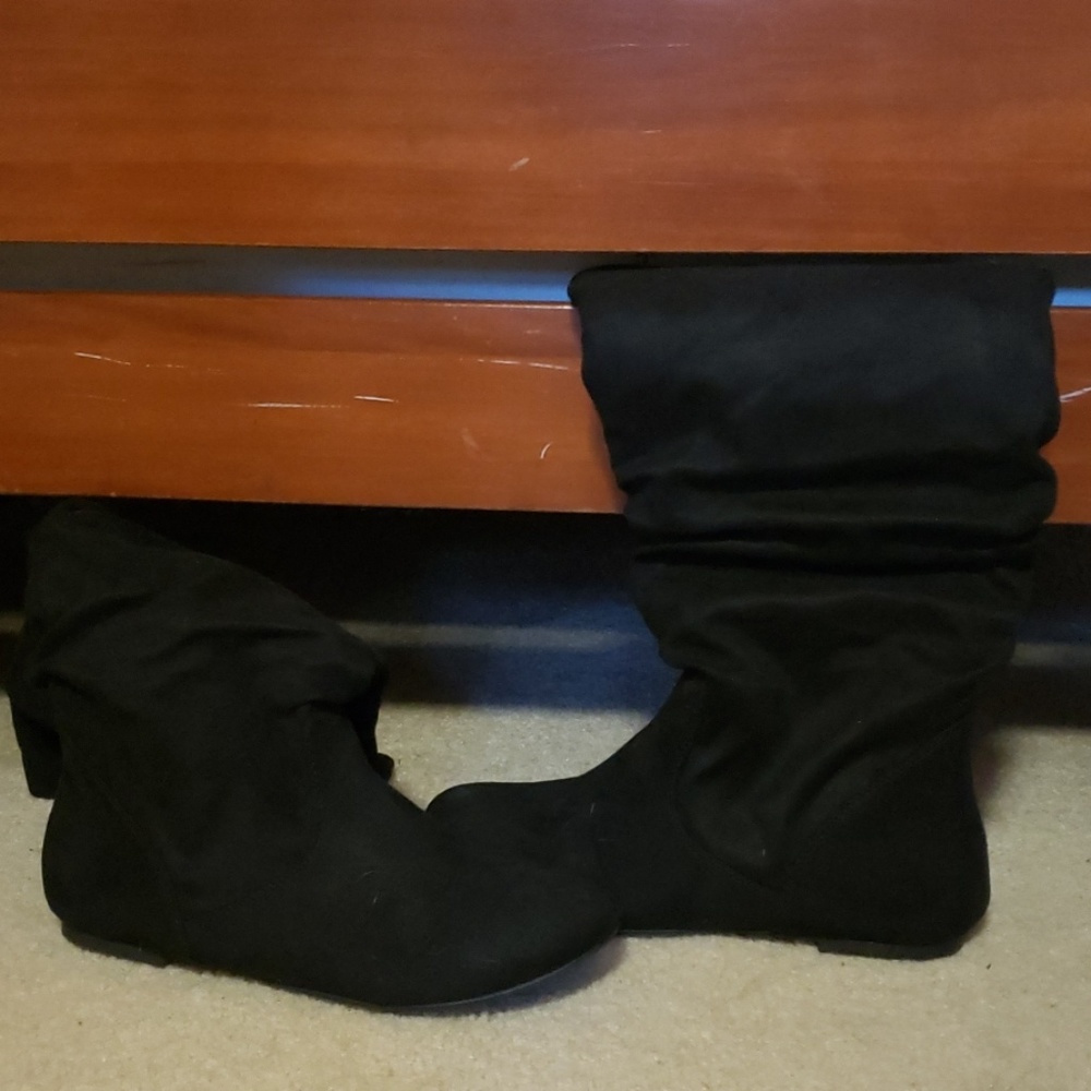 NWOT Black boots